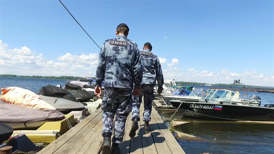 Самарские росгвардейцы спасли болельщика и помогли ему успеть на фан-фест (фото, видео)