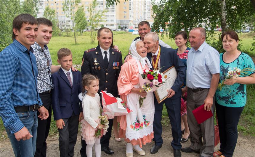 Супруги Лапшины из Чувашии, воспитавшие пятерых защитников Отечества, награждены орденом «За любовь и верность»