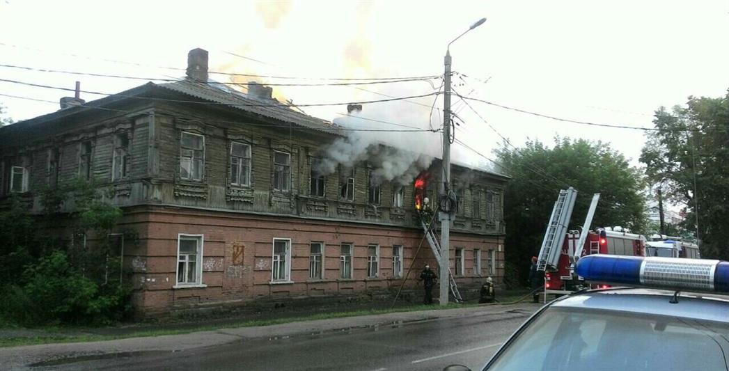 В Твери росгвардейцы спасли людей во время пожара и задержали подозреваемого в поджоге (видео)