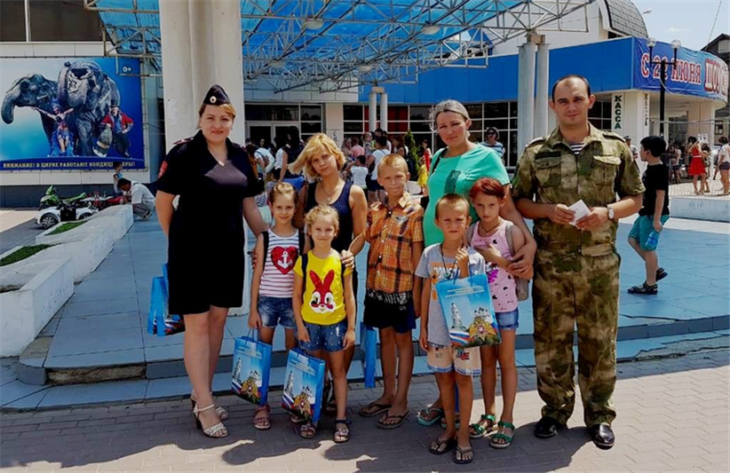 Дети из многодетных семей сотрудников и военнослужащих Управления Росгвардии по Астраханской области  посетили цирковое представление