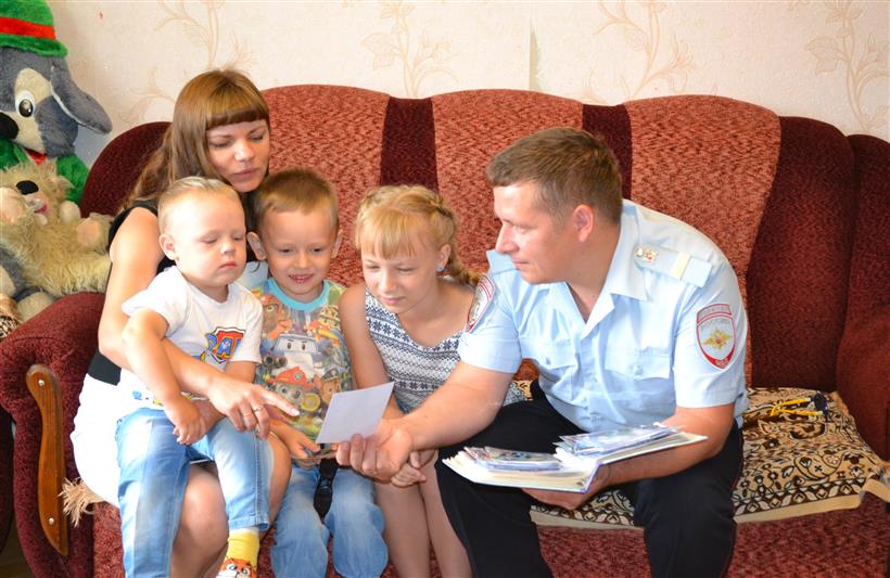 Всероссийская акция Росгвардии ко Дню семьи, любви и верности (эксклюзивное видео, фото)
