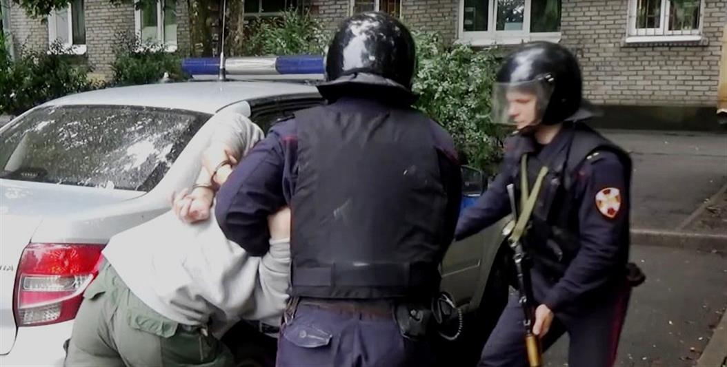 В Петербурге нарядом вневедомственной охраны задержан гражданин, ранивший своего соседа из травматического пистолета