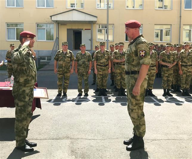Росгвардейцы, обеспечившие правопорядок в Волгограде во время матчей Чемпионата мира по футболу, удостоены  наград