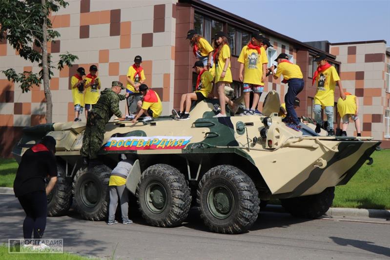 Росгвардейцы провели военно-патриотическое мероприятие для участников летнего лагеря «Восток» (фото,видео)