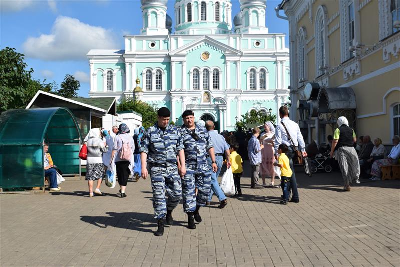 В Нижегородской области росгвардейцы оказали содействие организаторам праздничных мероприятий в честь Дня памяти преподобного Серафима Саровского