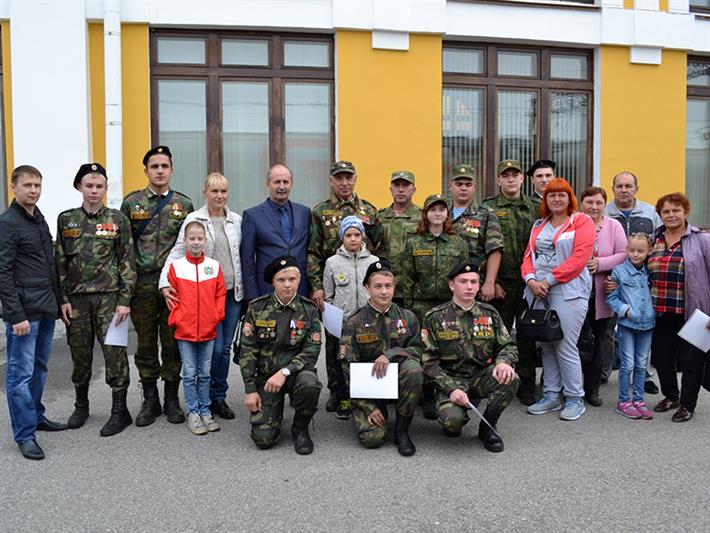 Заместитель руководителя томского областного управления Росгвардии поздравил юных бойцов поискового отряда «Прометей» с возвращением из очередной экспедиции 