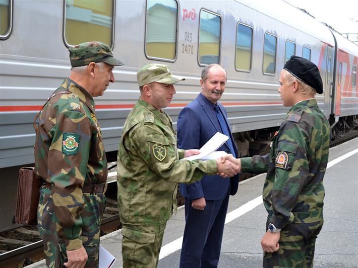 Заместитель руководителя томского областного управления Росгвардии поздравил юных бойцов поискового отряда «Прометей» с возвращением из очередной экспедиции 