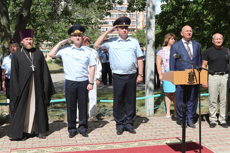 Росгвардейцы почтили память Героя России капитана милиции Евгения Шнитникова, погибшего при исполнении служебного долга