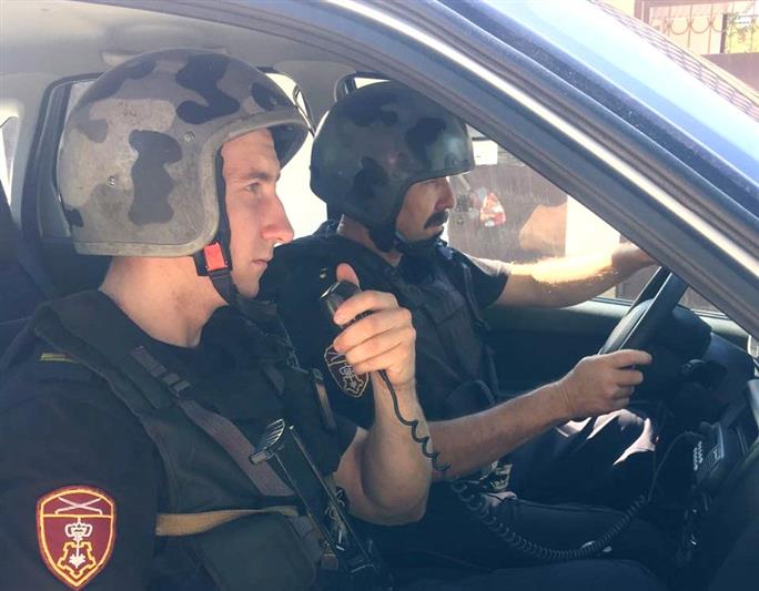 В Ростове-на-Дону росгвардейцы задержали подозреваемых в угоне автомобиля, совершении кражи и находившегося в федеральном розыске
