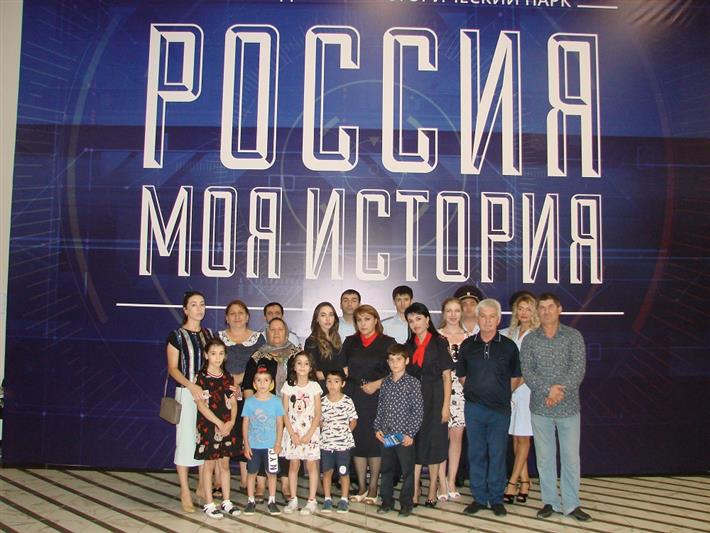 Дагестанские росгвардейцы вместе с детьми погибших коллег посетили музей «Россия – моя история»