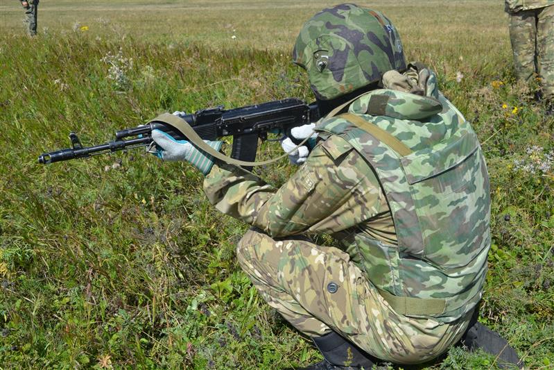 Сотрудники Ульяновских спецподразделений Росгвардии отработали технику беспарашютного десантирования