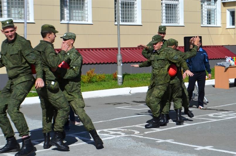 В День физкультурника военнослужащие и сотрудники Уральского округа Росгвардии присоединились к Всероссийской акции «Зарядись энергией с Росгвардией»