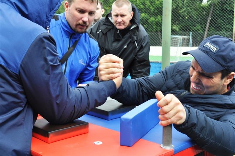 В Екатеринбурге команда Уральского округа Росгвардии приняла участие в спортивном празднике, посвященном Дню физкультурника (фото, видео)