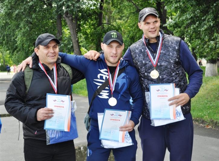В Екатеринбурге команда Уральского округа Росгвардии приняла участие в спортивном празднике, посвященном Дню физкультурника (фото, видео)
