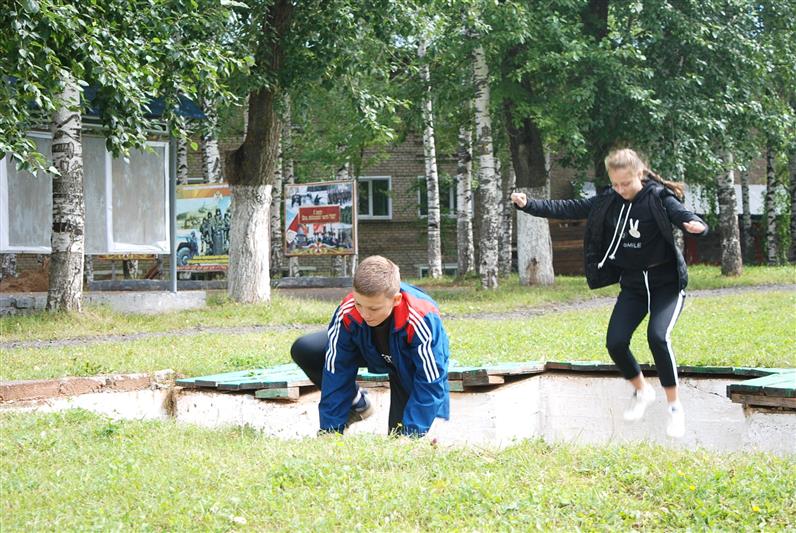 Военнослужащие и сотрудники Приволжского округа провели  акцию «Зарядись энергией с Росгвардией!», посвящённую Дню физкультурника (фото) 