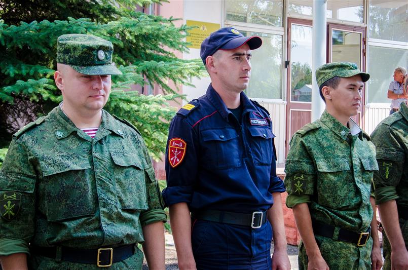 Военнослужащие и сотрудники Приволжского округа Росгвардии отметили День Государственного флага (фото, видео)