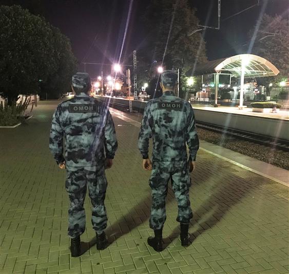 В Кабардино-Балкарии бойцы ОМОН совместно с полицейскими задержали наркокурьера