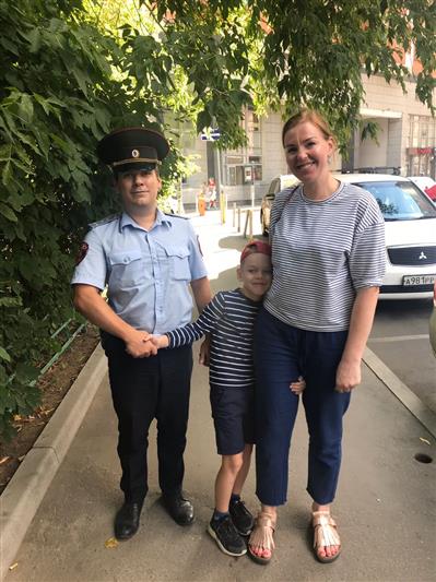  В Москве росгвардейцы вернули матери потерявшегося ребёнка