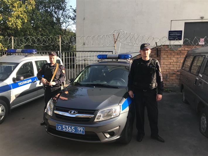 Сотрудники вневедомственной охраны эвакуировали жителей московской многоэтажки во время пожара