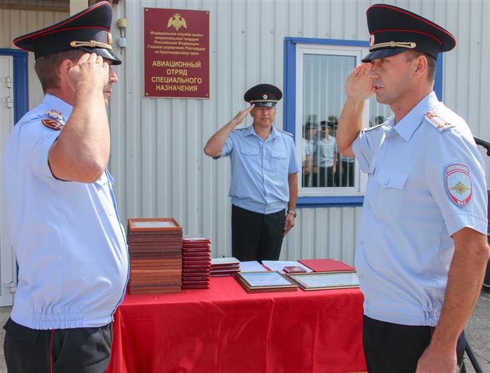 В Краснодаре личный состав авиационного отряда специального назначения Росгвардии отметил 10-летие со дня образования подразделения