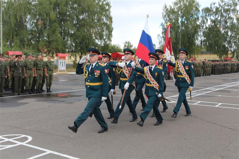 Военнослужащие и сотрудники Приволжского округа Росгвардии отметили День Государственного флага (фото, видео)