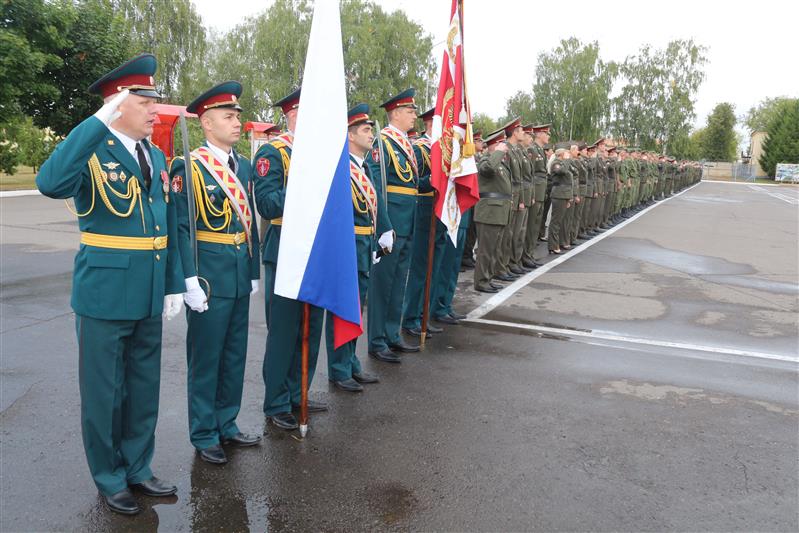 Военнослужащие и сотрудники Приволжского округа Росгвардии отметили День Государственного флага (фото, видео)