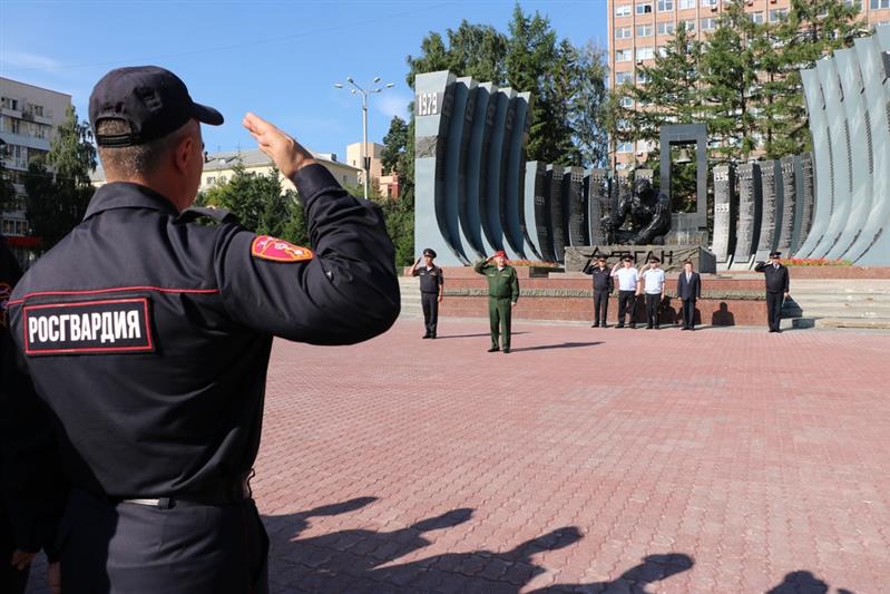 В Екатеринбурге состоялся гарнизонный развод нарядов Росгвардии, заступающих на боевую службу по охране общественного порядка