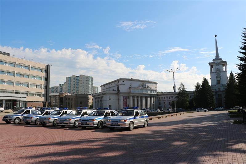 В Екатеринбурге состоялся гарнизонный развод нарядов Росгвардии, заступающих на боевую службу по охране общественного порядка