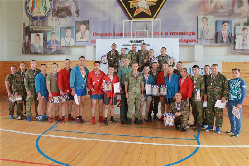 Военнослужащие и сотрудники Приволжского округа провели  акцию «Зарядись энергией с Росгвардией!», посвящённую Дню физкультурника (фото) 