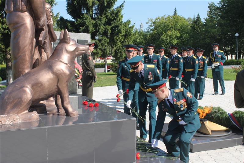 В Приволжском округе отметили 75-ю годовщину создания суворовских училищ