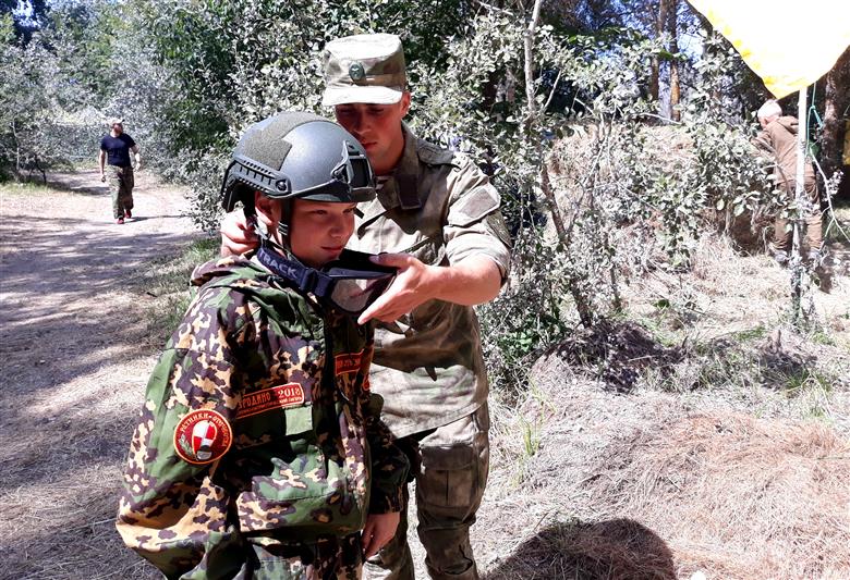 Росгвардейцы провели тематическую встречу с воспитанниками  военно-патриотического лагеря 
