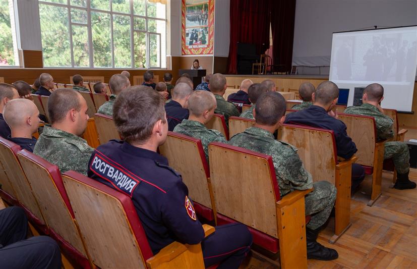 В Краснодаре военнослужащие и сотрудники Росгвардии познакомились с биографией легендарного военачальника генерала армии И.К. Яковлева