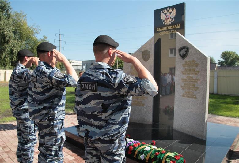 Сотрудники барнаульского ОМОН открыли мемориал сослуживцам, погибшим при исполнении воинского и служебного долга 