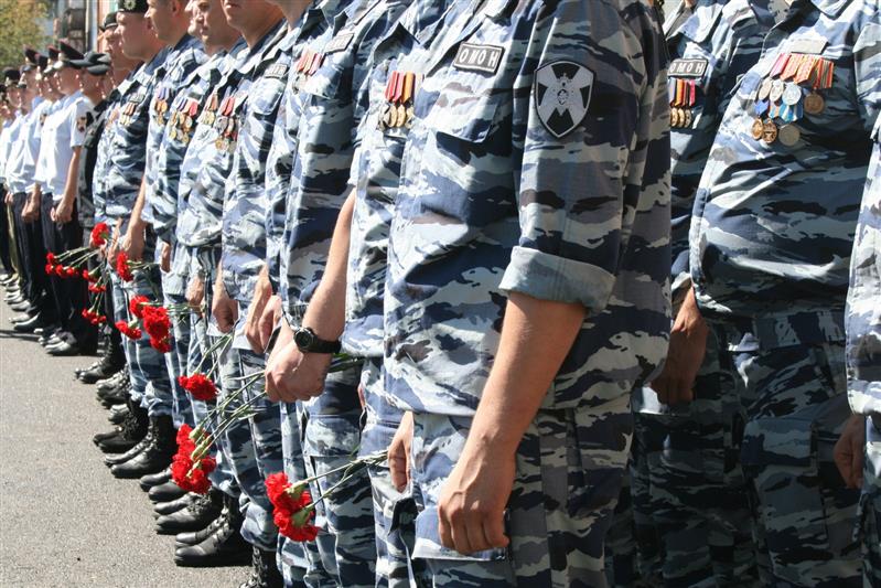 Сотрудники барнаульского ОМОН открыли мемориал сослуживцам, погибшим при исполнении воинского и служебного долга 