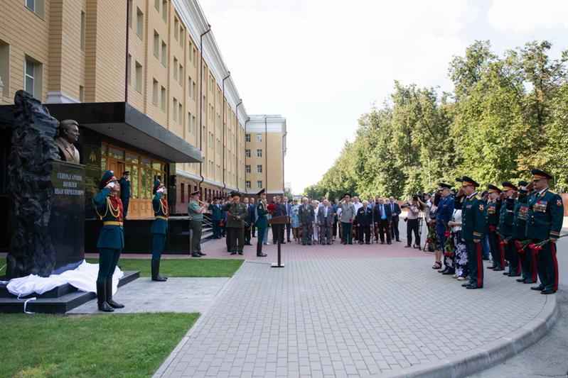 ДИРЕКТОР РОСГВАРДИИ ОТКРЫЛ БЮСТ ГЕНЕРАЛУ АРМИИ  ИВАНУ ЯКОВЛЕВУ, РУКОВОДИВШЕМУ 18 ЛЕТ ВНУТРЕННИМИ ВОЙСКАМИ (ФОТО, ВИДЕО)