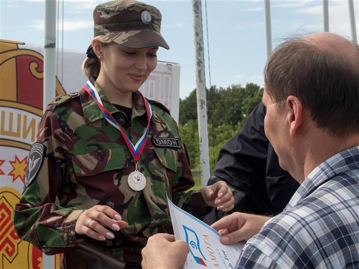 Военнослужащие и сотрудники Приволжского округа провели  акцию «Зарядись энергией с Росгвардией!», посвящённую Дню физкультурника (фото) 