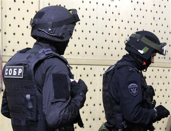 В Воронеже при силовой поддержке сотрудников СОБР Росгвардии пресечена деятельность организованной преступной группы