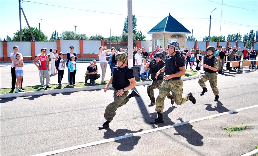 Военнослужащие и сотрудники Южного округа приняли участие в акции «Зарядись энергией с Росгвардией!», посвященной Дню физкультурника (фото, видео)