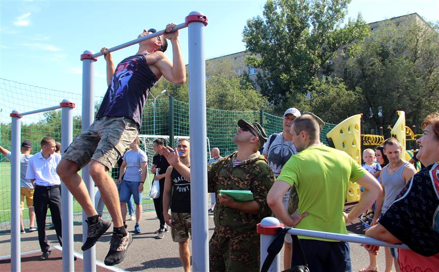 Военнослужащие и сотрудники Южного округа приняли участие в акции «Зарядись энергией с Росгвардией!», посвященной Дню физкультурника (фото, видео)