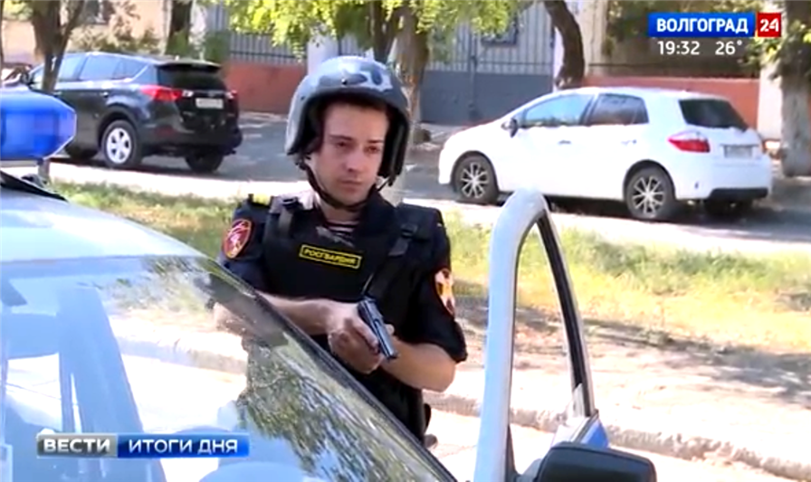 Журналисты телеканала «Волгоград 24» понаблюдали за ходом проверок уровня безопасности объектов образования, проводимых Росгвардией перед началом учебного года (фото, видео)