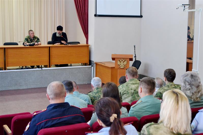 Во Владивостоке росгвардейцы встретились с представителем Русской православной церкви 