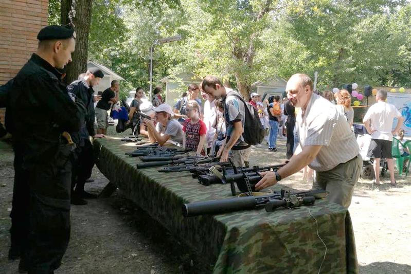 В Ростове-на-Дону росгвардейцы в преддверии нового учебного года встретились с детьми-инвалидами и воспитанниками детского дома