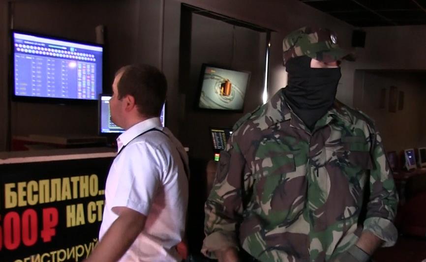 В Саратове при участии спецназа Росгвардии пресечена деятельность сети незаконных игорных заведений