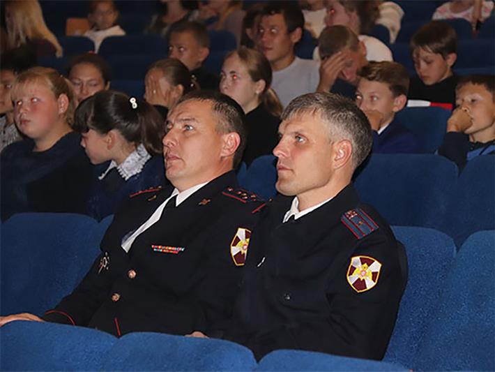 Росгвардейцам вручили благодарственные письма от имени губернатора Забайкальского края 