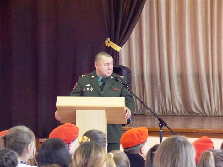 В Кургане офицер Росгвардии рассказал воспитанникам кадетских классов о Герое России Анатолии Романове