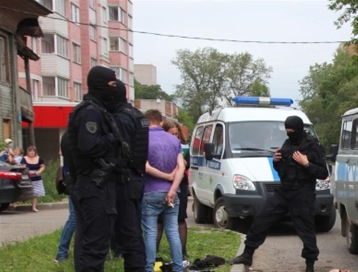 В Вологде офицеры СОБР задержали группу подозреваемых в серии квартирных краж