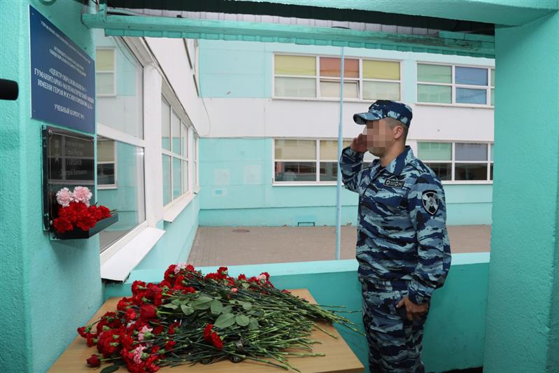 Тульские росгвардейцы почтили память Героя России Дмитрия Горшкова 