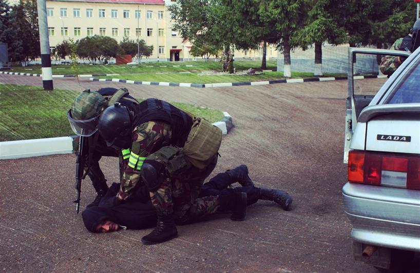 В Уфе ОМОН Росгвардии и сотрудники органов внутренних дел задержали подозреваемых в серии краж