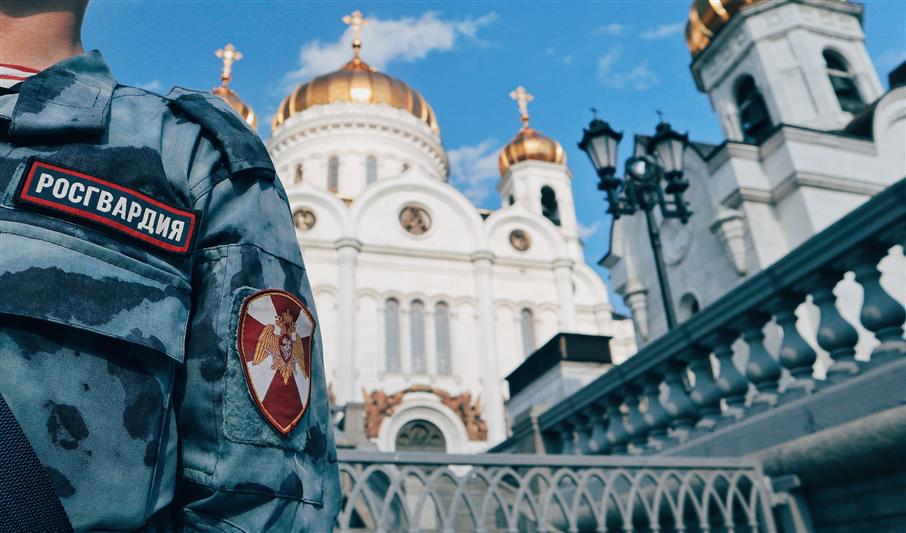 Столичные росгвардейцы обеспечили правопорядок во время пребывания в храме Христа Спасителя мощей Спиридона Тримифунтского 
