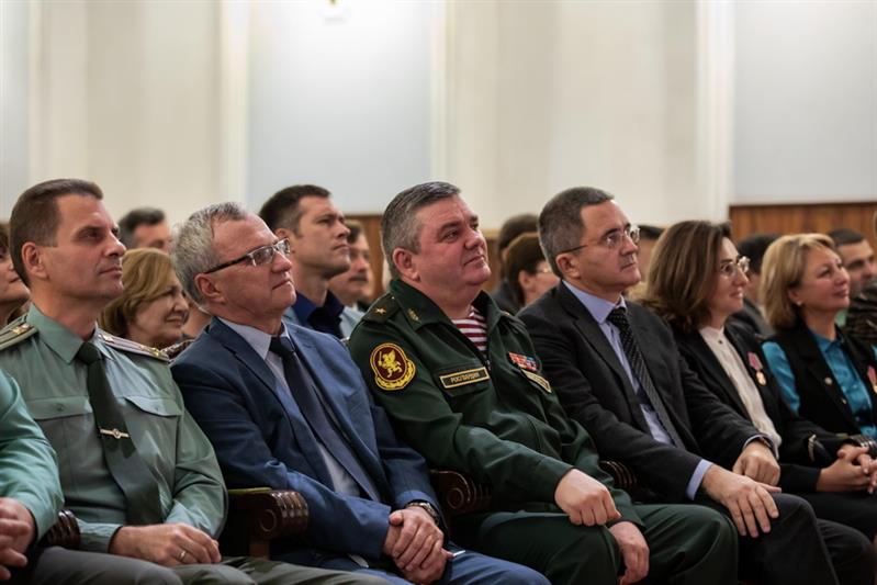 КОЛЛЕКТИВ АКАДЕМИЧЕСКОГО АНСАМБЛЯ ПЕСНИ И ПЛЯСКИ РОСГВАРДИИ ПРИНИМАЕТ ПОЗДРАВЛЕНИЯ С 45-ЛЕТИЕМ